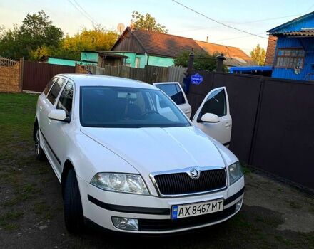 Білий Шкода Октавія, об'ємом двигуна 1.6 л та пробігом 235 тис. км за 5300 $, фото 1 на Automoto.ua
