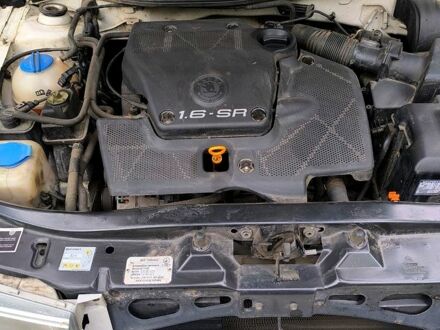 Білий Шкода Октавія, об'ємом двигуна 1.6 л та пробігом 186 тис. км за 4000 $, фото 1 на Automoto.ua