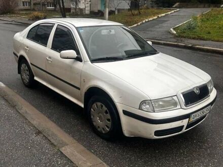 Белый Шкода Октавия, объемом двигателя 1.6 л и пробегом 325 тыс. км за 4600 $, фото 1 на Automoto.ua