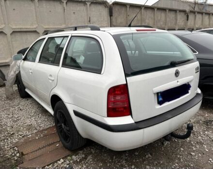 Белый Шкода Октавия, объемом двигателя 1.6 л и пробегом 245 тыс. км за 1200 $, фото 1 на Automoto.ua