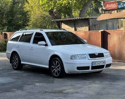 Белый Шкода Октавия, объемом двигателя 1.6 л и пробегом 168 тыс. км за 5999 $, фото 1 на Automoto.ua