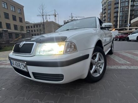 Белый Шкода Октавия, объемом двигателя 1.6 л и пробегом 275 тыс. км за 4799 $, фото 1 на Automoto.ua