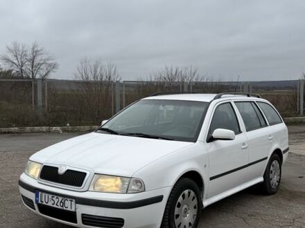 Белый Шкода Октавия, объемом двигателя 2 л и пробегом 300 тыс. км за 2150 $, фото 1 на Automoto.ua