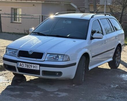 Белый Шкода Октавия, объемом двигателя 1.6 л и пробегом 210 тыс. км за 4800 $, фото 1 на Automoto.ua