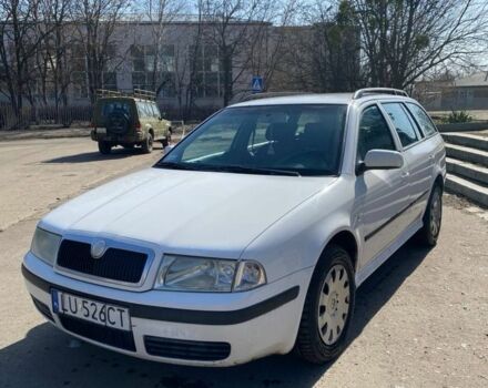Белый Шкода Октавия, объемом двигателя 1.6 л и пробегом 200 тыс. км за 2000 $, фото 1 на Automoto.ua