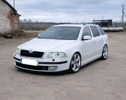 Белый Шкода Октавия, объемом двигателя 2 л и пробегом 300 тыс. км за 2780 $, фото 1 на Automoto.ua