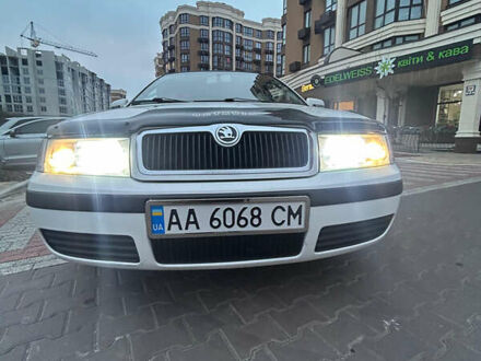 Білий Шкода Октавія, об'ємом двигуна 1.6 л та пробігом 275 тис. км за 4800 $, фото 1 на Automoto.ua