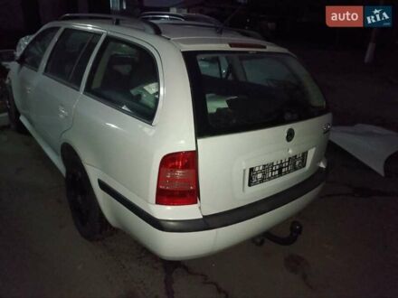 Белый Шкода Октавия, объемом двигателя 1.6 л и пробегом 100 тыс. км за 2100 $, фото 1 на Automoto.ua
