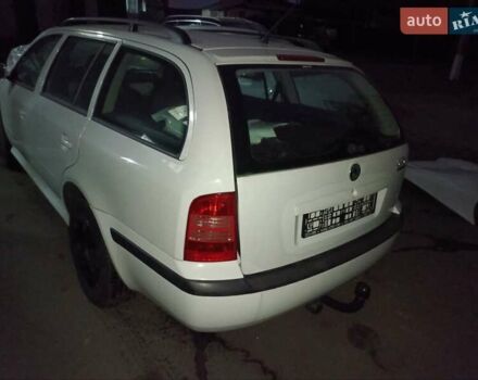 Белый Шкода Октавия, объемом двигателя 1.6 л и пробегом 100 тыс. км за 2100 $, фото 1 на Automoto.ua