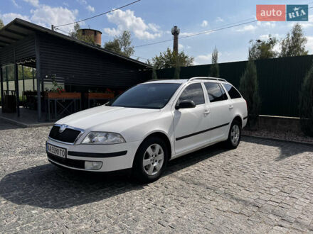 Белый Шкода Октавия, объемом двигателя 1.6 л и пробегом 307 тыс. км за 5500 $, фото 1 на Automoto.ua