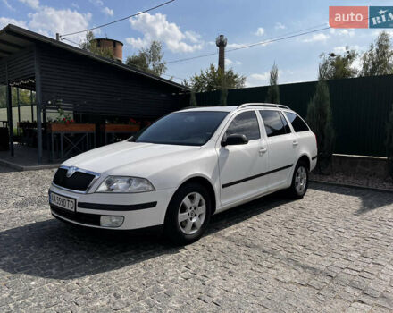 Білий Шкода Октавія, об'ємом двигуна 1.6 л та пробігом 307 тис. км за 5500 $, фото 1 на Automoto.ua