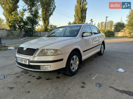 Белый Шкода Октавия, объемом двигателя 1.6 л и пробегом 295 тыс. км за 6200 $, фото 1 на Automoto.ua