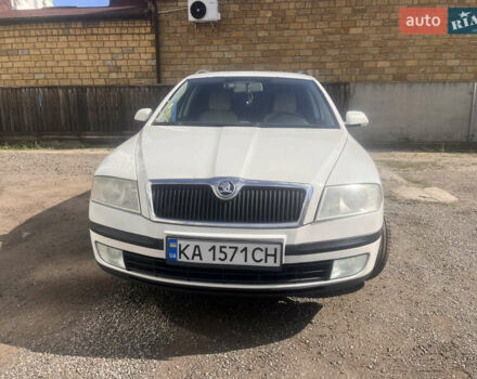 Белый Шкода Октавия, объемом двигателя 1.6 л и пробегом 358 тыс. км за 6000 $, фото 1 на Automoto.ua