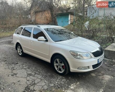 Белый Шкода Октавия, объемом двигателя 1.6 л и пробегом 245 тыс. км за 10199 $, фото 1 на Automoto.ua