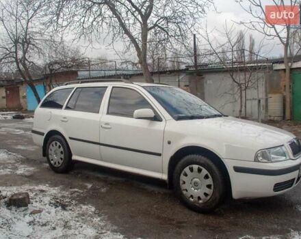 Белый Шкода Октавия, объемом двигателя 1.6 л и пробегом 287 тыс. км за 5500 $, фото 1 на Automoto.ua