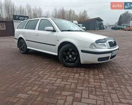 Белый Шкода Октавия, объемом двигателя 1.6 л и пробегом 274 тыс. км за 5300 $, фото 1 на Automoto.ua