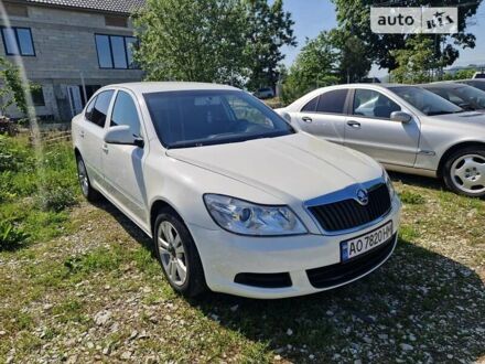 Шкода Октавия 2009 в Хусте на Automoto.ua Белый Шкода Октавия, объемом двигателя 1.9 л и пробегом 288 тыс. км за 6900 $, фото 1 на Automoto.ua