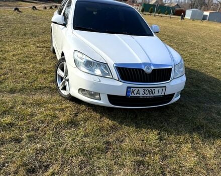 Белый Шкода Октавия, объемом двигателя 1.6 л и пробегом 322 тыс. км за 7999 $, фото 1 на Automoto.ua