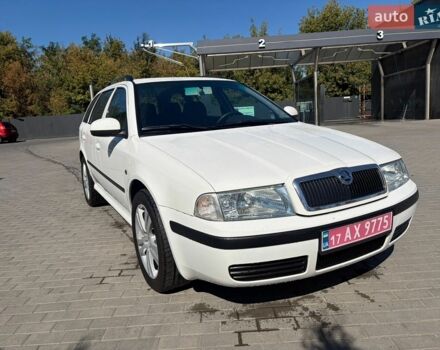 Белый Шкода Октавия, объемом двигателя 1.6 л и пробегом 156 тыс. км за 6800 $, фото 1 на Automoto.ua
