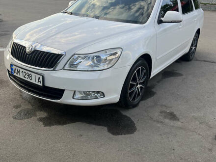 Белый Шкода Октавия, объемом двигателя 1.8 л и пробегом 222 тыс. км за 7600 $, фото 1 на Automoto.ua