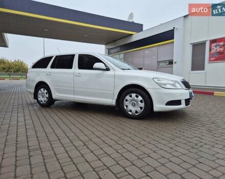 Шкода Октавия 2009 в Умани на Automoto.ua Белый Шкода Октавия, объемом двигателя 1.6 л и пробегом 252 тыс. км за 7600 $, фото 1 на Automoto.ua