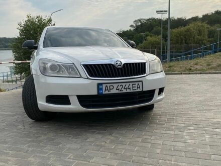 Белый Шкода Октавия, объемом двигателя 1.9 л и пробегом 200 тыс. км за 5800 $, фото 1 на Automoto.ua