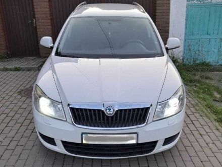 Белый Шкода Октавия, объемом двигателя 1.6 л и пробегом 149 тыс. км за 7900 $, фото 1 на Automoto.ua