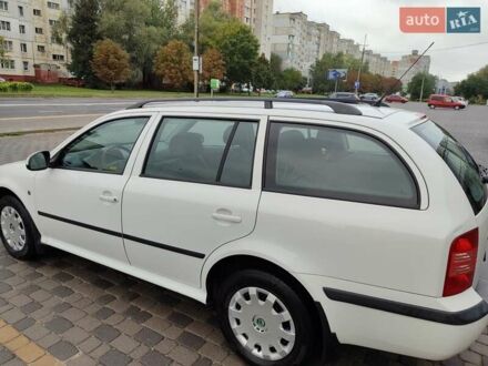 Белый Шкода Октавия, объемом двигателя 1.6 л и пробегом 217 тыс. км за 5500 $, фото 1 на Automoto.ua