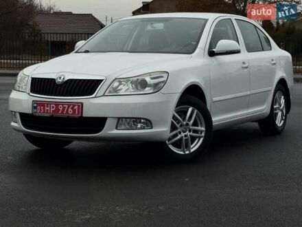 Белый Шкода Октавия, объемом двигателя 1.6 л и пробегом 177 тыс. км за 8800 $, фото 1 на Automoto.ua
