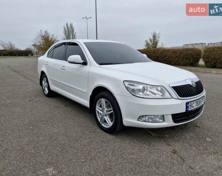 Белый Шкода Октавия, объемом двигателя 1.6 л и пробегом 200 тыс. км за 8300 $, фото 1 на Automoto.ua