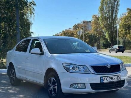 Белый Шкода Октавия, объемом двигателя 1.8 л и пробегом 251 тыс. км за 5500 $, фото 1 на Automoto.ua
