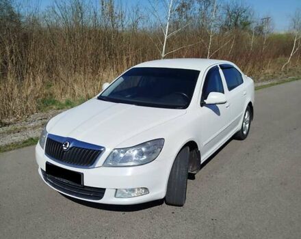 Белый Шкода Октавия, объемом двигателя 1.6 л и пробегом 205 тыс. км за 7900 $, фото 1 на Automoto.ua