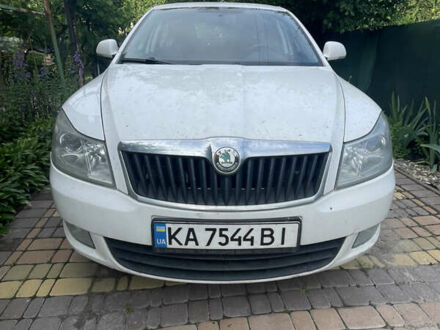 Шкода Октавия 2010 в Киеве на Automoto.ua Белый Шкода Октавия, объемом двигателя 1.6 л и пробегом 237 тыс. км за 6500 $, фото 1 на Automoto.ua