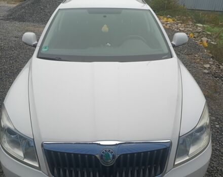 Белый Шкода Октавия, объемом двигателя 1.6 л и пробегом 261 тыс. км за 6600 $, фото 1 на Automoto.ua