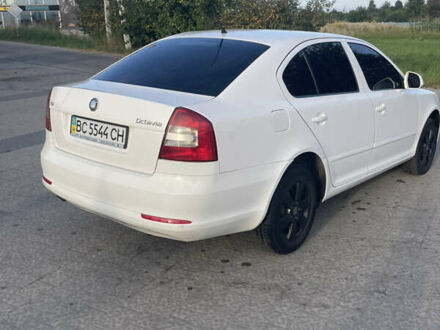Белый Шкода Октавия, объемом двигателя 1.8 л и пробегом 229 тыс. км за 8400 $, фото 1 на Automoto.ua