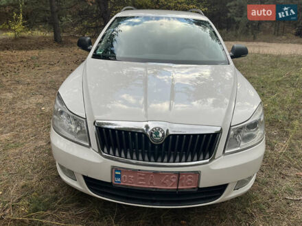 Шкода Октавия 2010 в Днепре (Днепропетровске) на Automoto.ua Белый Шкода Октавия, объемом двигателя 1.6 л и пробегом 263 тыс. км за 7499 $, фото 1 на Automoto.ua