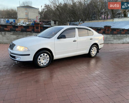 Белый Шкода Октавия, объемом двигателя 1.6 л и пробегом 330 тыс. км за 6688 $, фото 1 на Automoto.ua