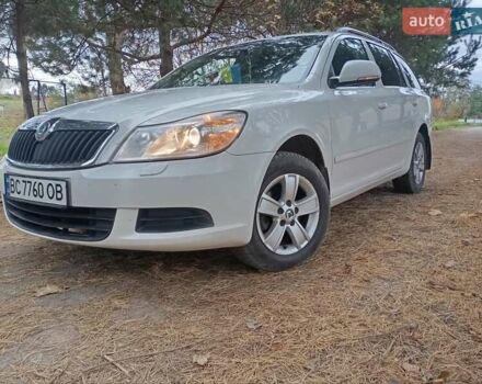 Шкода Октавия 2010 в Самборе на Automoto.ua Белый Шкода Октавия, объемом двигателя 1.6 л и пробегом 300 тыс. км за 7700 $, фото 1 на Automoto.ua