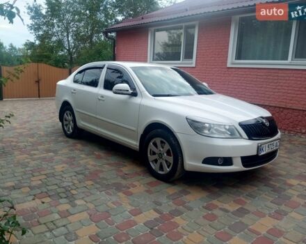 Белый Шкода Октавия, объемом двигателя 1.6 л и пробегом 256 тыс. км за 7500 $, фото 1 на Automoto.ua