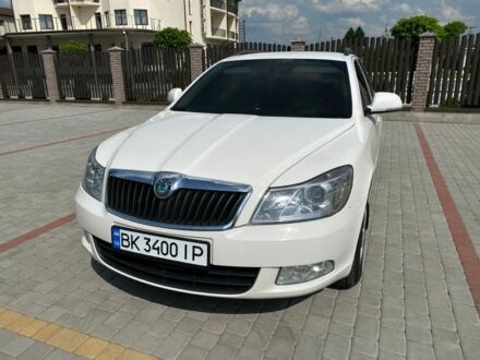 Белый Шкода Октавия, объемом двигателя 1.6 л и пробегом 282 тыс. км за 8100 $, фото 1 на Automoto.ua