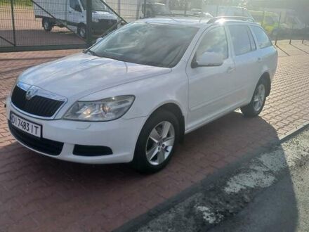 Белый Шкода Октавия, объемом двигателя 1.6 л и пробегом 405 тыс. км за 5999 $, фото 1 на Automoto.ua