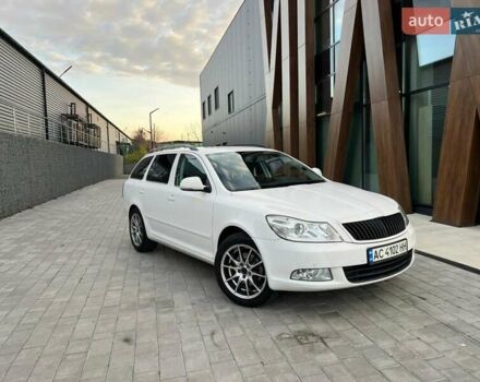 Белый Шкода Октавия, объемом двигателя 1.8 л и пробегом 267 тыс. км за 8250 $, фото 1 на Automoto.ua