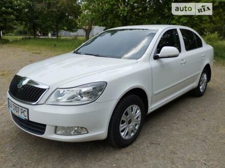Шкода Октавия 2010 в Кривом Роге на Automoto.ua Белый Шкода Октавия, объемом двигателя 1.6 л и пробегом 176 тыс. км за 9500 $, фото 1 на Automoto.ua