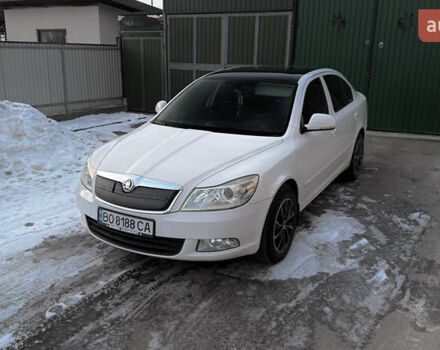 Белый Шкода Октавия, объемом двигателя 2 л и пробегом 220 тыс. км за 9000 $, фото 1 на Automoto.ua