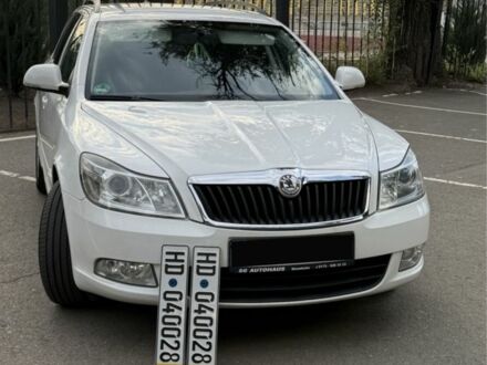 Білий Шкода Октавія, об'ємом двигуна 1.6 л та пробігом 195 тис. км за 9000 $, фото 1 на Automoto.ua