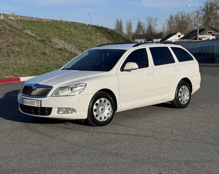 Белый Шкода Октавия, объемом двигателя 1.6 л и пробегом 320 тыс. км за 7900 $, фото 1 на Automoto.ua