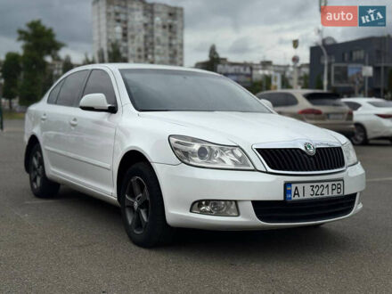 Шкода Октавия 2010 в Киеве на Automoto.ua Белый Шкода Октавия, объемом двигателя 1.8 л и пробегом 282 тыс. км за 5899 $, фото 1 на Automoto.ua