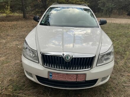 Белый Шкода Октавия, объемом двигателя 1.6 л и пробегом 263 тыс. км за 7499 $, фото 1 на Automoto.ua