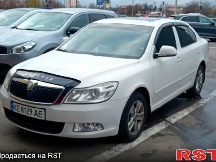 Белый Шкода Октавия, объемом двигателя 2 л и пробегом 300 тыс. км за 8000 $, фото 1 на Automoto.ua
