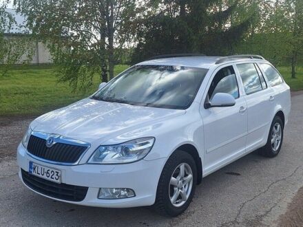 Шкода Октавия 2010 в Киеве на Automoto.ua Белый Шкода Октавия, объемом двигателя 2 л и пробегом 264 тыс. км за 2200 $, фото 1 на Automoto.ua